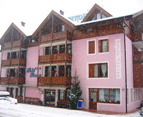 Serena Hotel